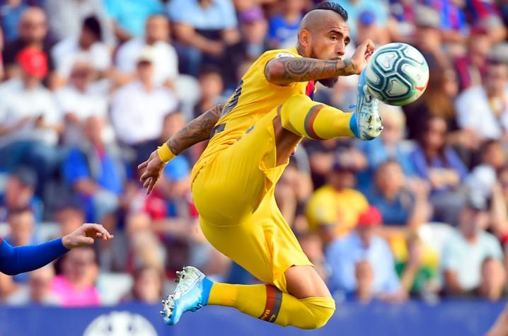 Mientras FC Barcelona define continuidad de Valverde, Vidal se divierte mostrando "un poco de magia"