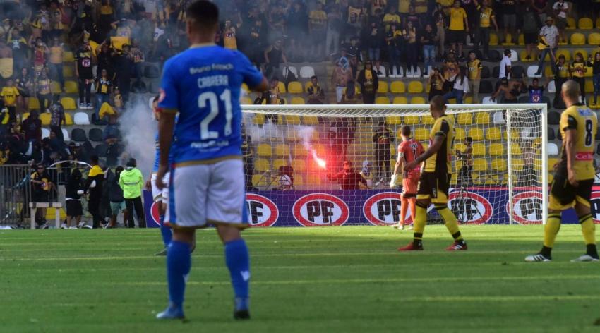 "No se juega": Árbitro del Coquimbo-Audax confirma suspensión del duelo tras invasión de hinchas