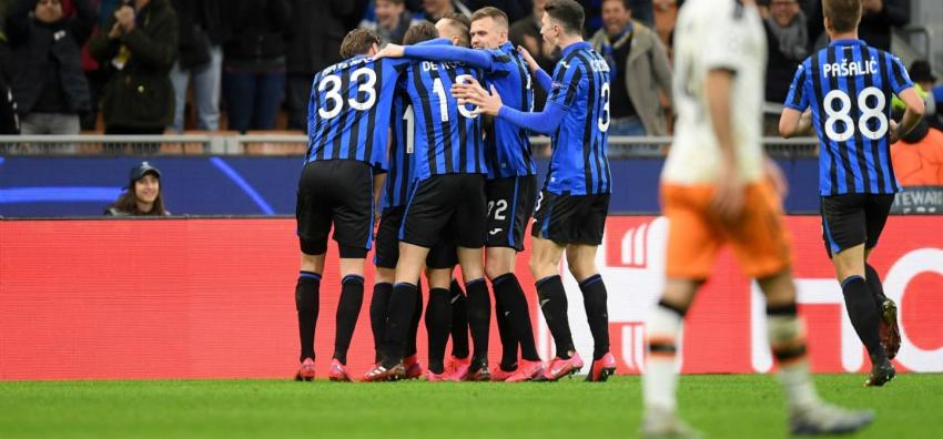 Atalanta golea al Valencia y pone un pie en los cuartos de la Champions