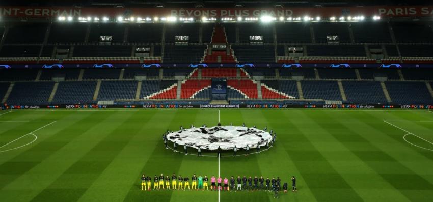 [FOTOS] A puertas cerradas por coronavirus: Cientos de hinchas viven PSG-Dortmund afuera del estadio