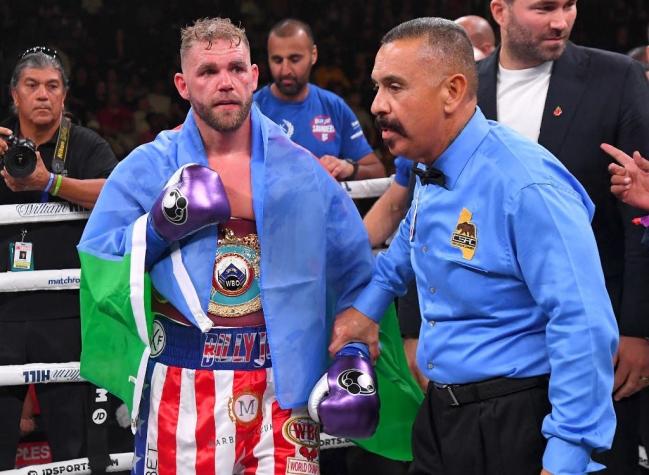 Suspenden a campeón de boxeo que explicó en un video cómo pegar a las mujeres