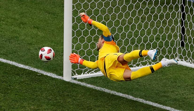 Lloris subasta los guantes de la final de la Champions por el coronavirus