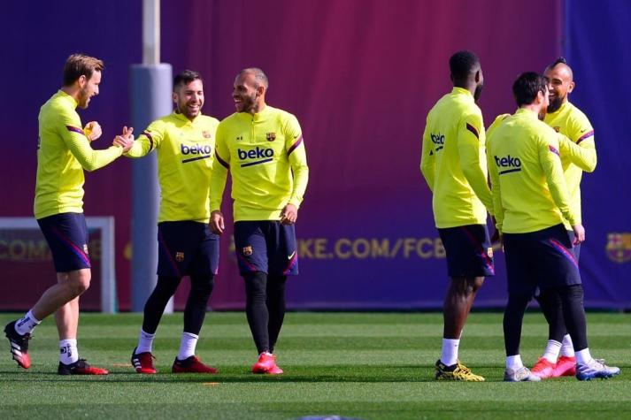 Compañero de Arturo Vidal sorprende con look a lo Ronaldo 2002