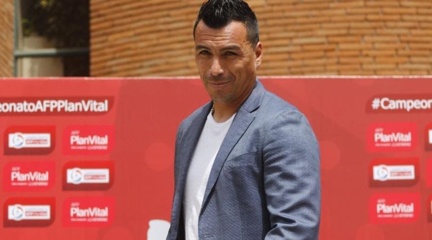 Paredes habla de "dejar el fútbol" tras conflicto entre jugadores de Colo Colo y Blanco y Negro