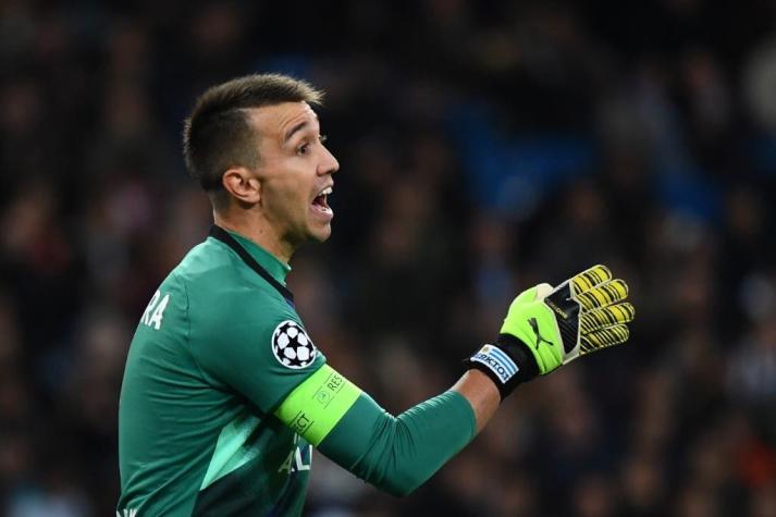 [VIDEO] Uruguayo Fernando Muslera sufre terrible fractura tras chocar con un rival