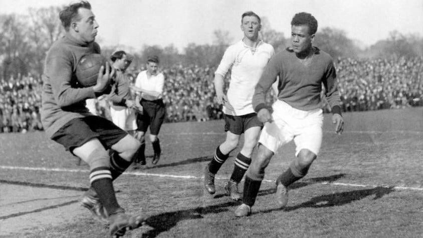 El futbolista que debió ser el primer negro en la selección de Inglaterra y terminó limpiando botas
