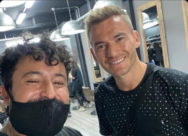 "El Príncipe ya tiene su corona dorada": Charles Aránguiz sorprende con nuevo look en Alemania