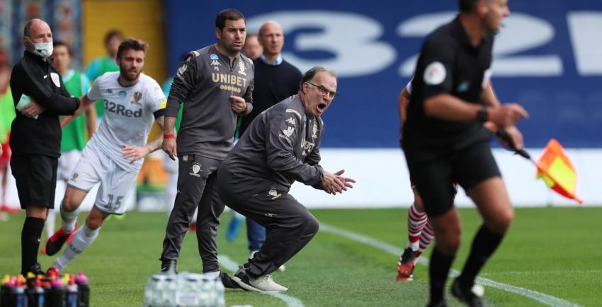 Leeds de Bielsa derrota al Barnsley y queda a un punto del ascenso a la Premier League
