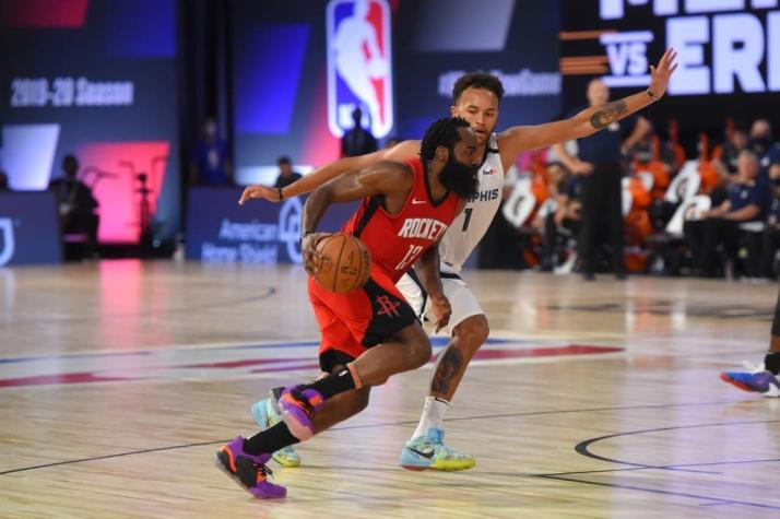 La particular mascarilla del jugador de la NBA con la barba más larga del circuito