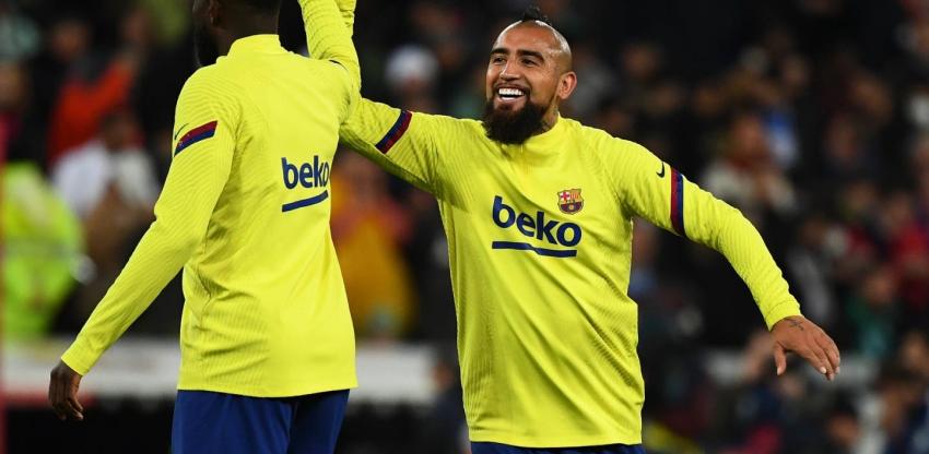 Hinchas de FC Barcelona quieren a Arturo Vidal de titular ante el Bayern por la Champions