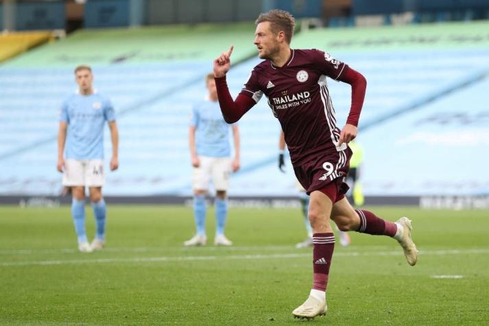 El Leicester, con tres de Vardy, goleó al Manchester City en su propia casa