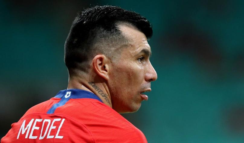 Gary Medel es reemplazado por lesión en el partido del Bologna