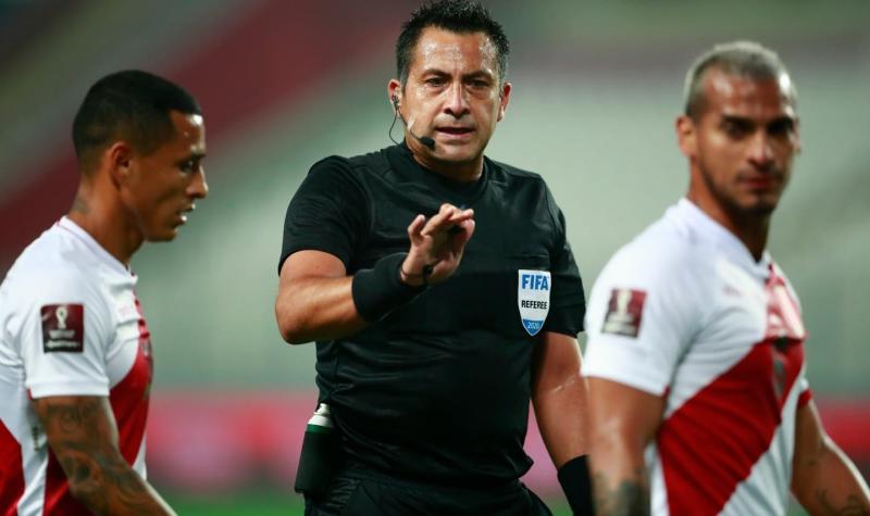 Árbitro chileno Julio Bascuñán con resguardo policial en Lima tras polémico arbitraje en Perú-Brasil