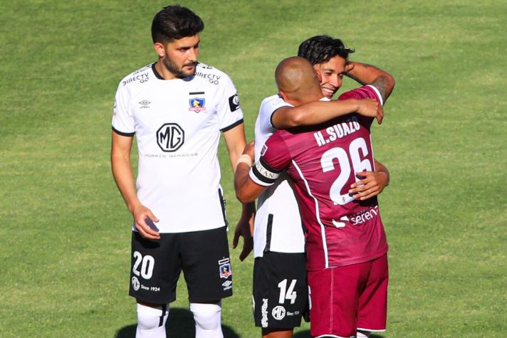 El abrazo en que se fundieron Humberto Suazo y Matías Fernández en el duelo en el Monumental