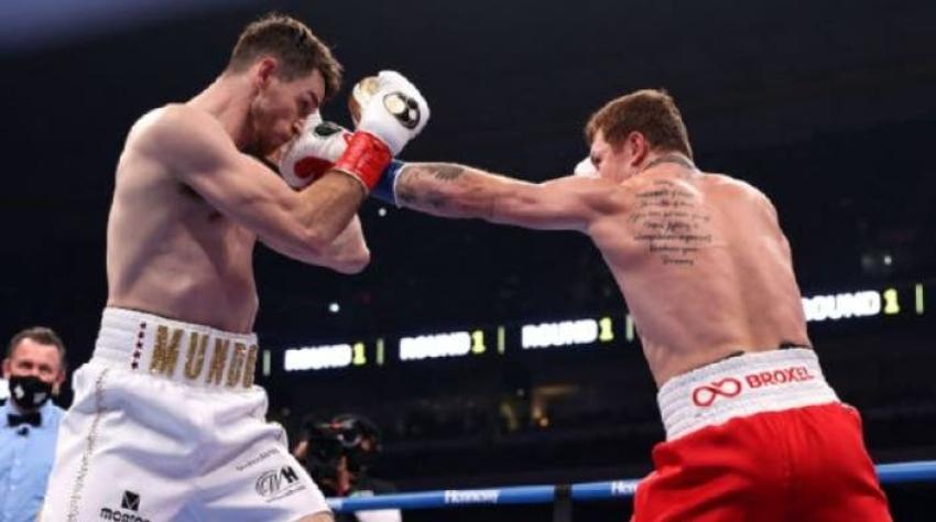 'Canelo' Álvarez aplasta a Callum Smith y conquista títulos de peso supermediano