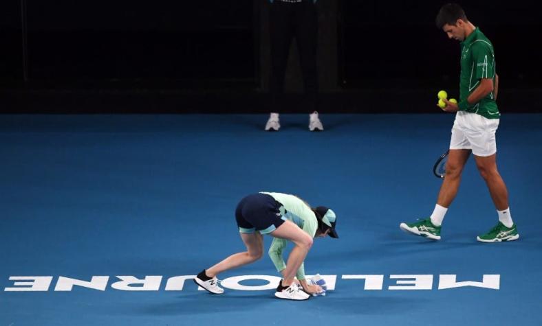 Problemas en Abierto de Australia: 47 tenistas no pueden entrenar por viajar con positivos a COVID
