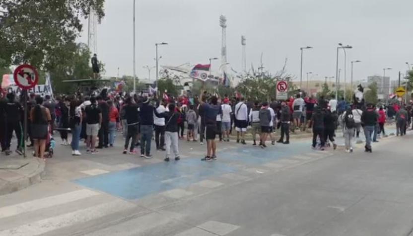 Colo Colo recibe masivo "arengazo" de sus hinchas en el Monumental: registran violenta amenaza
