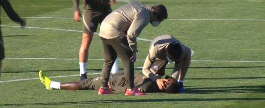 Preocupación en el mundo del fútbol por desmayo de Moussa Dembélé en práctica del Atleti