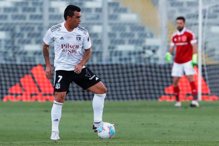 Hincha por sobre todo: El apoyo de Esteban Paredes a Colo Colo en su debut en el torneo