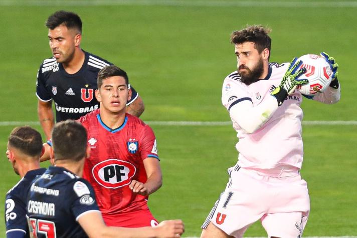 El último error de la U: árbitro consigna problemas con el uniforme de arquero frente a Huachipato