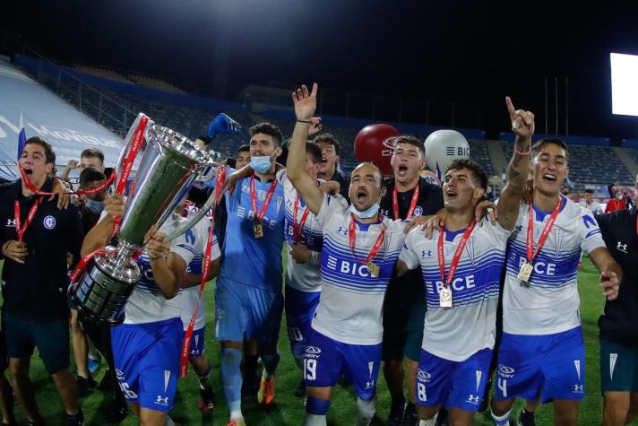 Universidad Católica celebra su aniversario número 84 como tricampeón del fútbol chileno