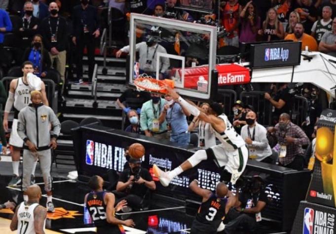 Los Bucks superan a los Suns y quedan a una victoria del título de la NBA
