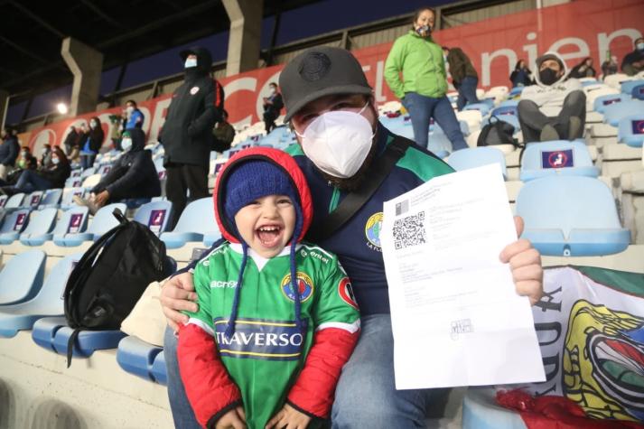 Audax Italiano vence a Wanderers en la vuelta de los hinchas a los estadios