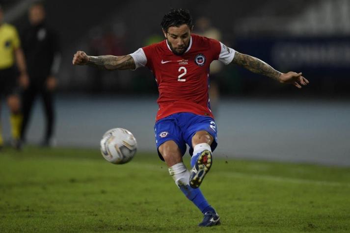 Eugenio Mena presenta problemas físicos en Racing y suma una nueva preocupación en La Roja