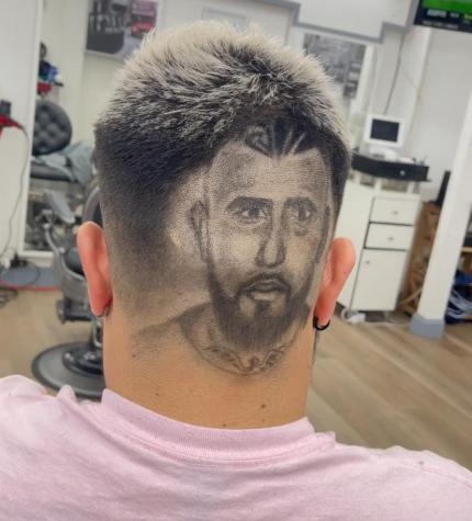 Fanático se cortó el pelo con la cara de Arturo Vidal en la nuca y tuvo el visto bueno de jugador