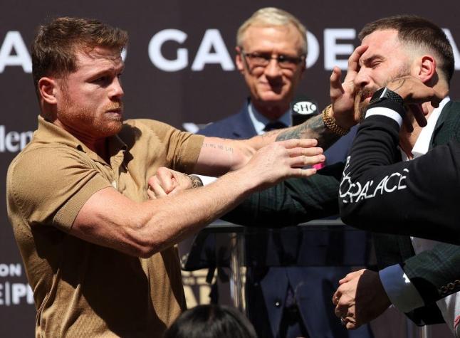 [VIDEO] Plant y Canelo Álvarez a los golpes en la conferencia previa a su pelea de noviembre