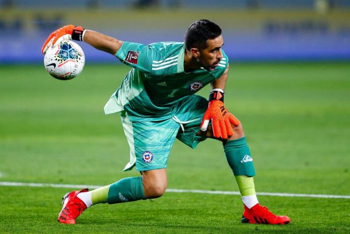 ¿Salvó a Chile de una goleada? Bravo respondió con siete atajadas en la derrota frente a Perú