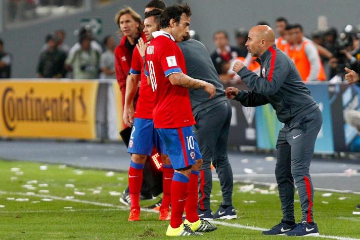 Valdivia dice haberse decepcionado de Sampaoli y recuerda la frase del "rehén"