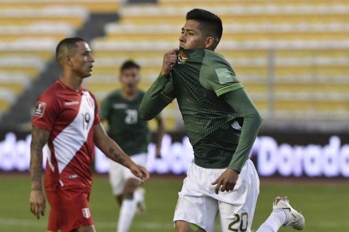 Bolivia vence a Perú cuando el partido se iba y deja a Chile penúltimo