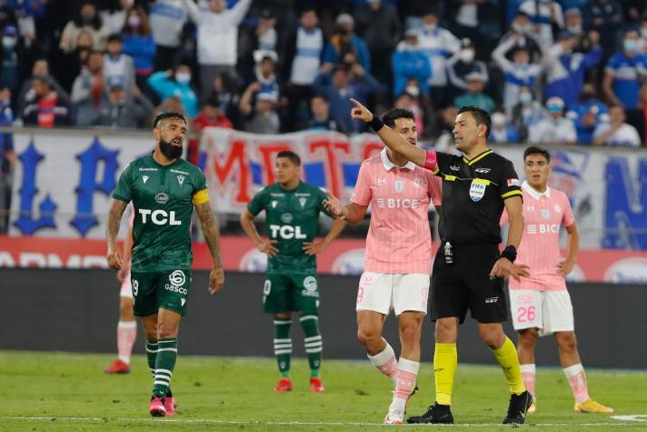 Tobar asume error en partido de la UC: "Estoy dando la cara y si tengo que ser sancionado lo acepto"