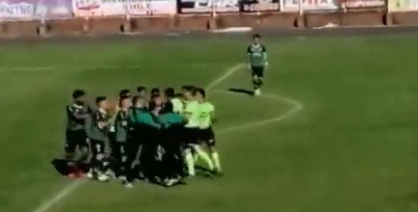 Locura en Tercera A: Pilmahue agredió a los árbitros de partido contra Linares y además descendió