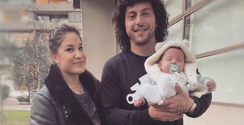 "Todo listo por acá": La graciosa foto del hijo de Falcón preparado para el partido contra Audax