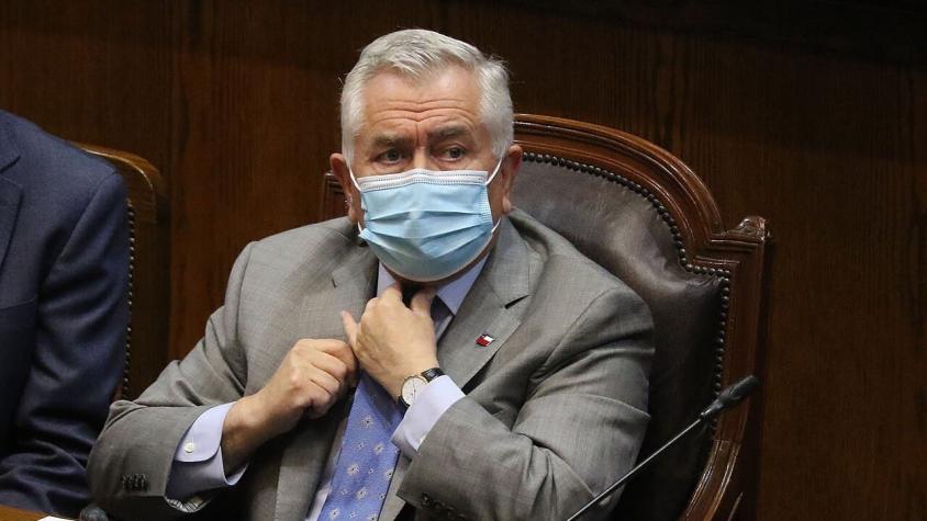 Paris y brote de COVID-19 en Colo Colo: "Hemos visto como algunas personas limpian la nariz a otra"