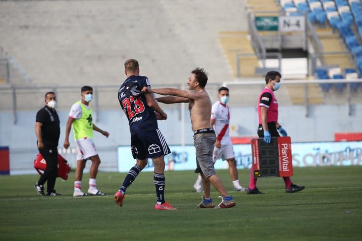 Graves incidentes en Rancagua: Hinchas de la "U" invaden la cancha tras nueva derrota