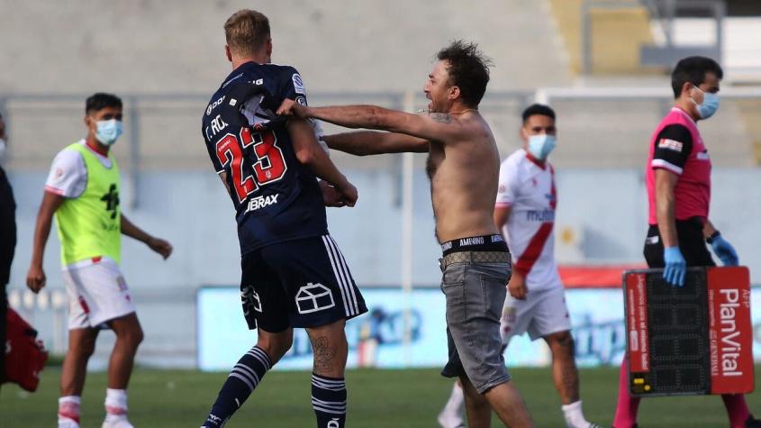 Tribunal de Disciplina sanciona a la U tras invasión de hinchas: Cinco duelos a puertas cerradas