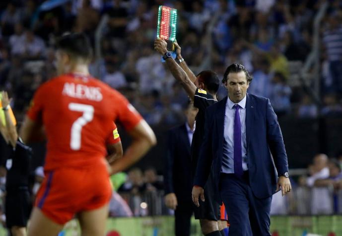 Johnny Herrera confirma tenso diálogo de La Roja con Pizzi: "Nosotros vamos hacia adelante"