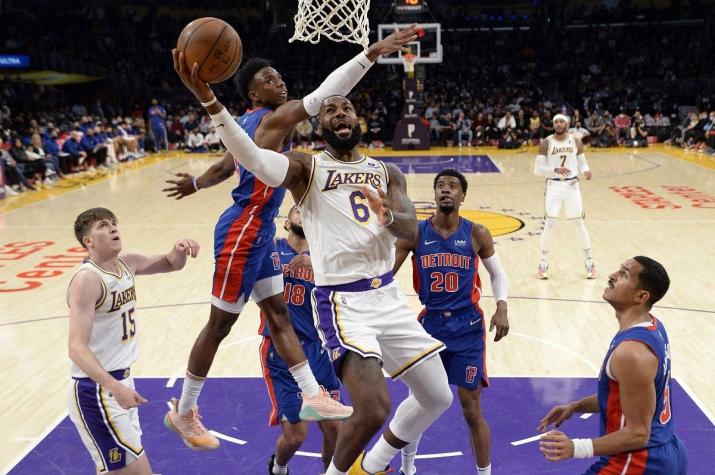 Un descomunal Curry desmonta a Clippers; LeBron acaba con los Pistons