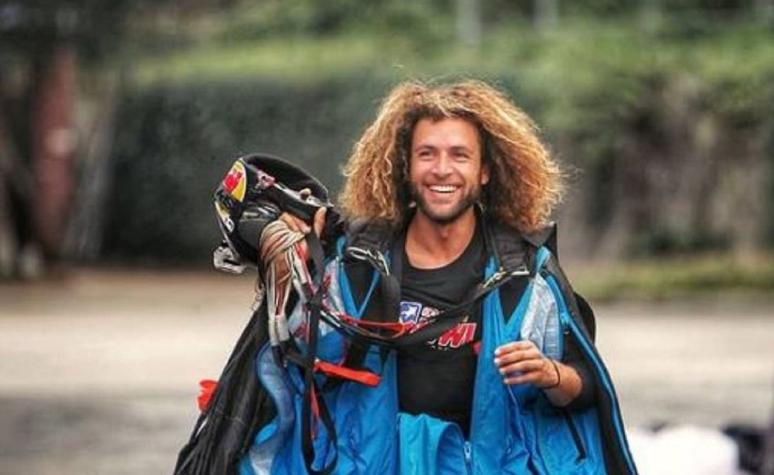 Chileno se convierte en el primero en entrar y salir del volcán Villarrica con un "wingsuit"