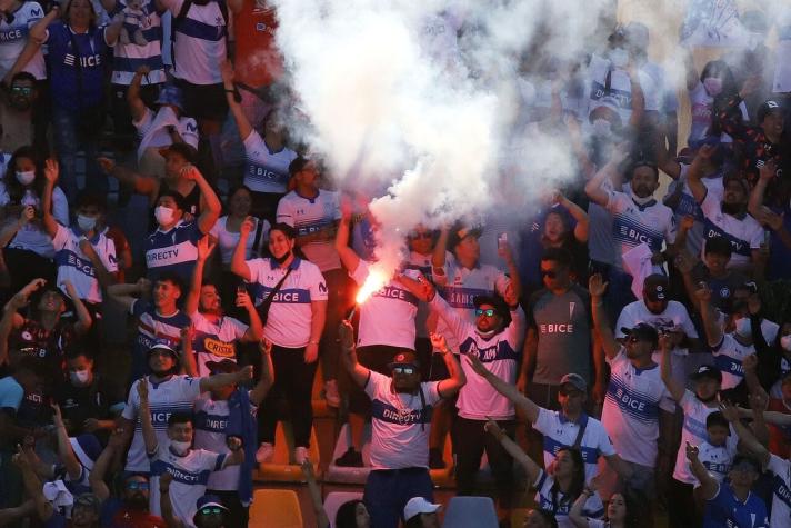 Hinchas de la UC se toman Plaza Italia (y otros puntos del país) para festejar el tetracampeonato