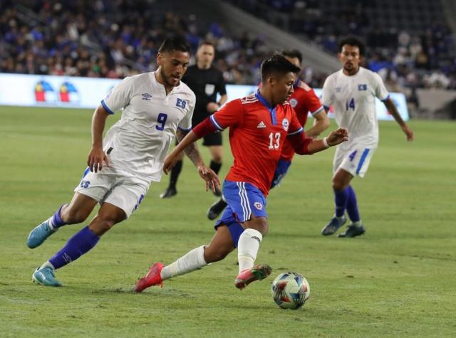 Marcelo Allende se robó las miradas en triunfo de Chile sobre El Salvador