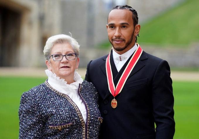 Lewis Hamilton recibe el título de Caballero en Windsor