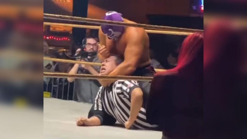 Escándalo total: Luchador apuñala en la cabeza a un árbitro y lo deja gravemente herido