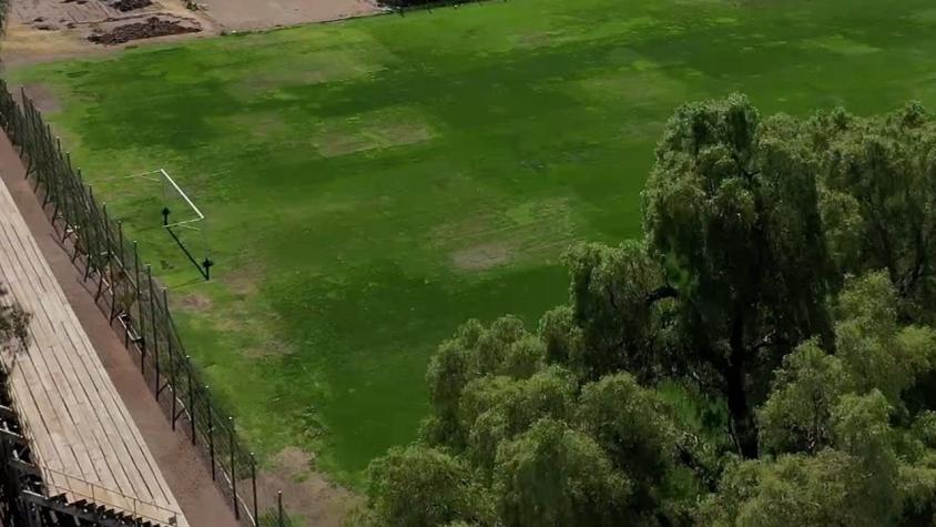 Malas condiciones de cancha de entrenamiento en Calama molestan a Martín Lasarte
