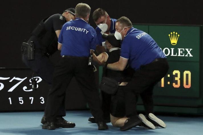 Fan ingreso a cancha de final de Australia y provocó susto en Nadal y Medvédev