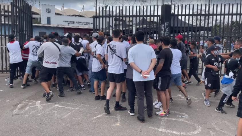 Hinchas de Colo Colo ingresan por la fuerza al Estadio Monumental para el Superclásico