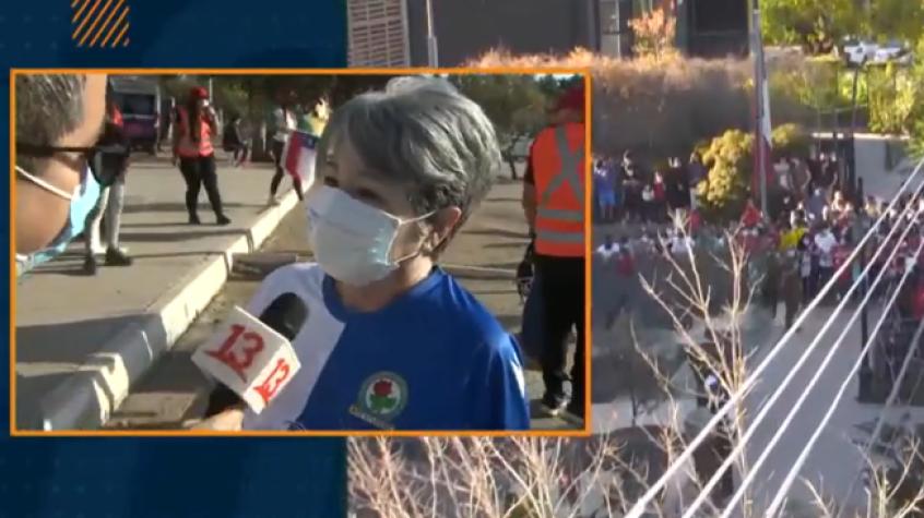Más chileno que los porotos: veintena de familiares de Brereton llegaron al estadio
